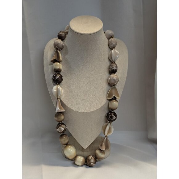 Vintage Essex of Canada large block beaded necklace - Picture 9 of 10